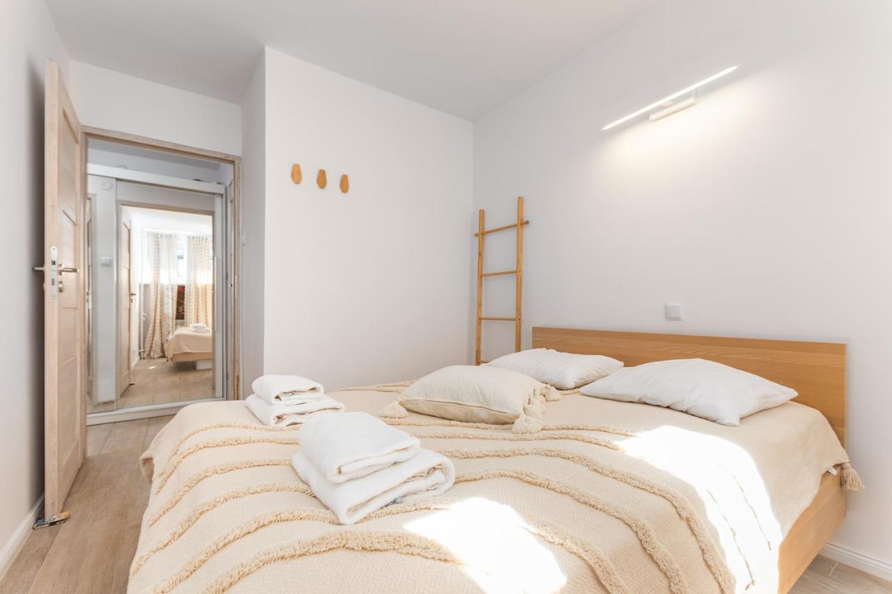 Emilii Plater 47 By Homeprime Warschau Exterior foto